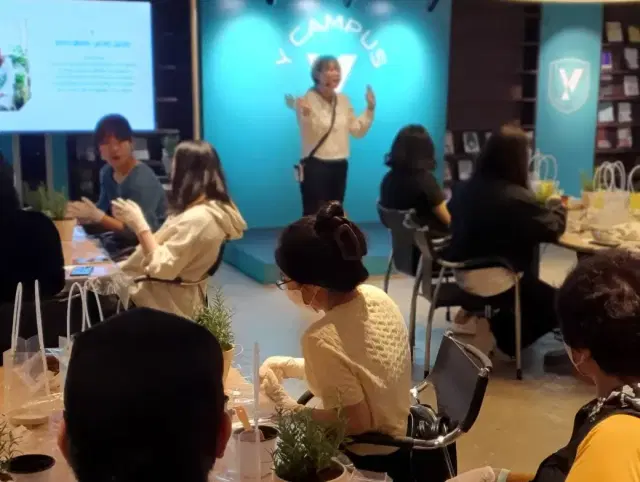 책상 위 작은 바다 테라리움