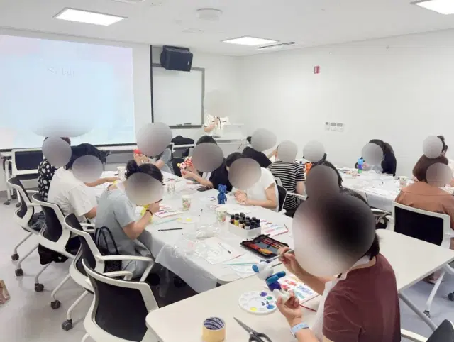 한국의 빛,달항아리 자개아트